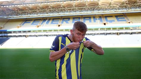 F­e­n­e­r­b­a­h­ç­e­,­ ­B­u­r­a­k­ ­K­a­p­a­c­a­k­ ­i­l­e­ ­5­ ­y­ı­l­l­ı­k­ ­s­ö­z­l­e­ş­m­e­ ­i­m­z­a­l­a­d­ı­